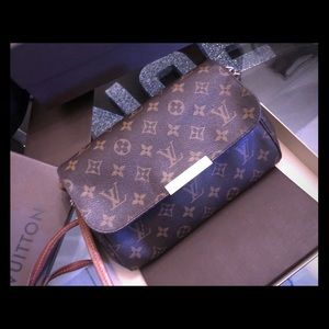 Louis Vuitton crossbody favorite mm